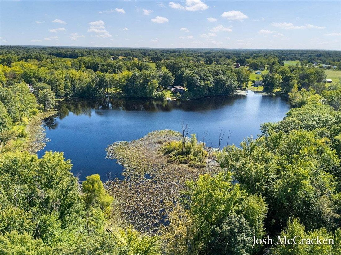 Alto, Michigan, United States 4 - 18949224