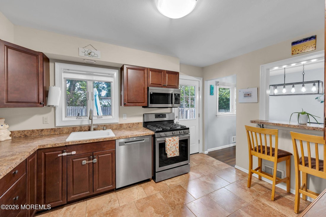 North Middletown, New Jersey, United States 4 - 18950940