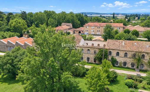 Villa in Est, Entraigues-sur-la-Sorgue, France 1