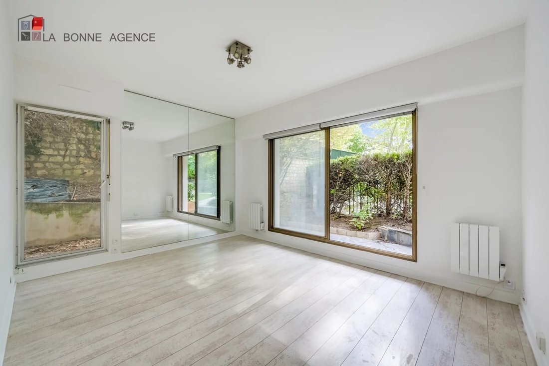 Apartment in Villiers-Cerdan, Levallois-Perret, France 2 - 18949833