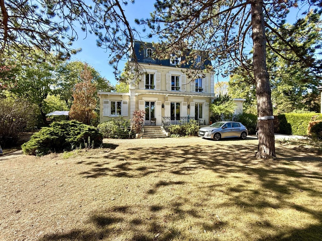 House in Le Vésinet, Ile-de-France, France 4 - 18949401