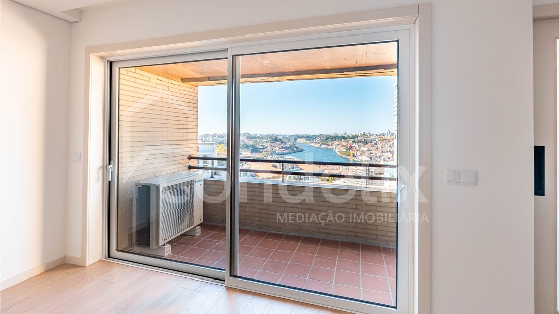 Apartment in Mafamude e Vilar do Paraiso, Porto District, Portugal 5 - 18954967