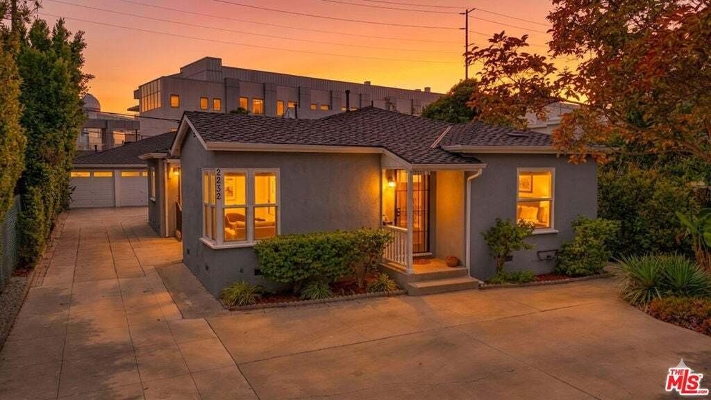 Santa Monica, California, United States 1 - 18952183