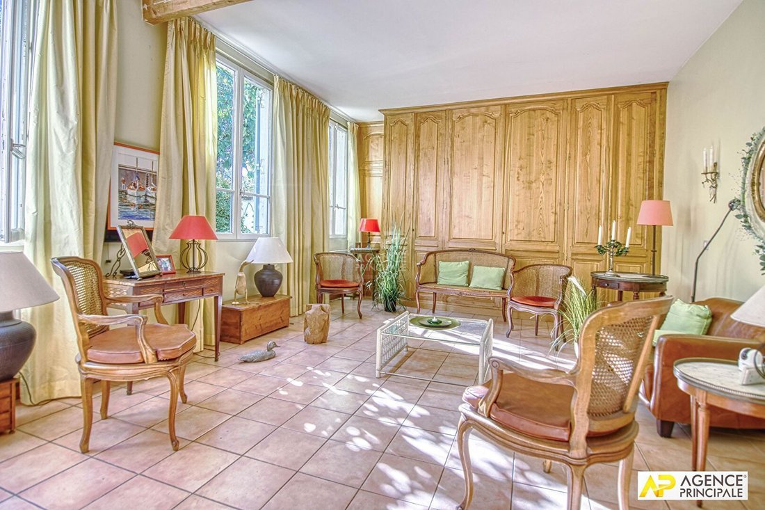 House in Domaine National du Château, Versailles, France 3 - 18949554