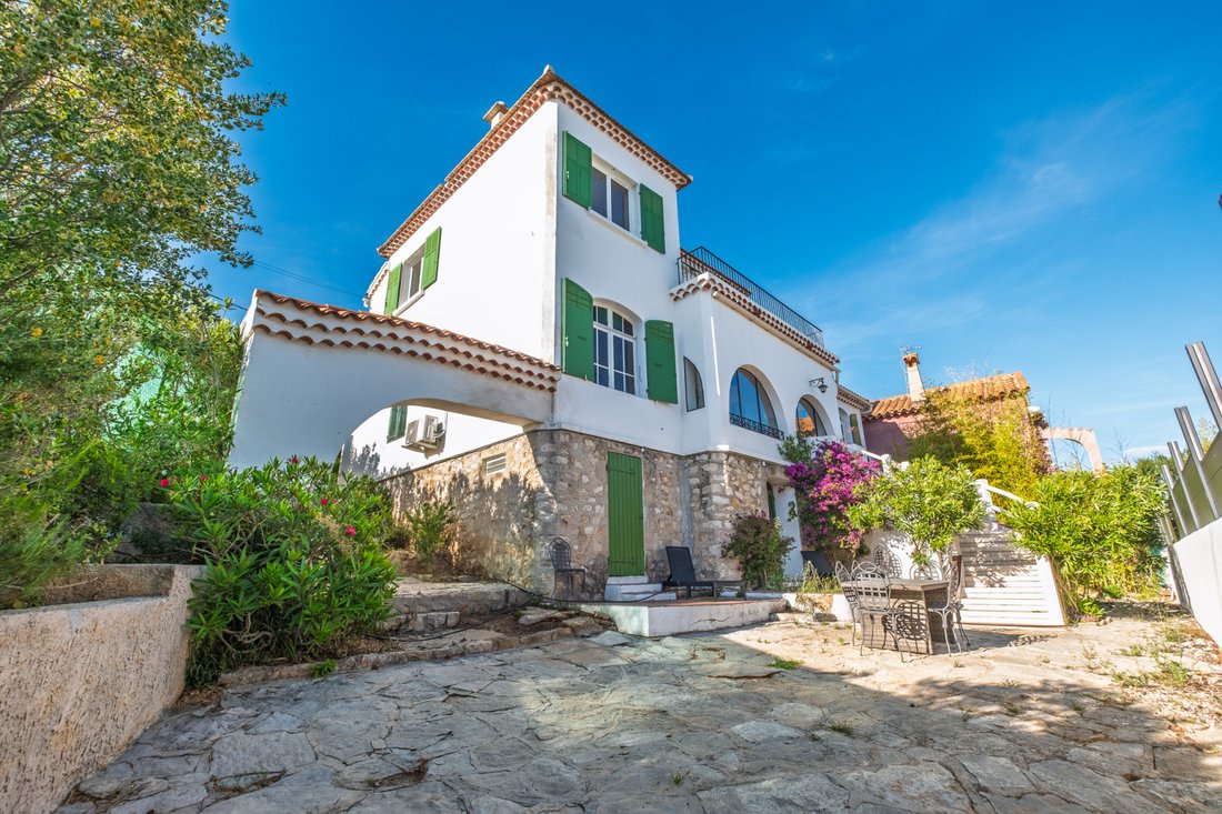 Estate in Bandol, Provence-Alpes-Côte d'Azur, France 2 - 18013672