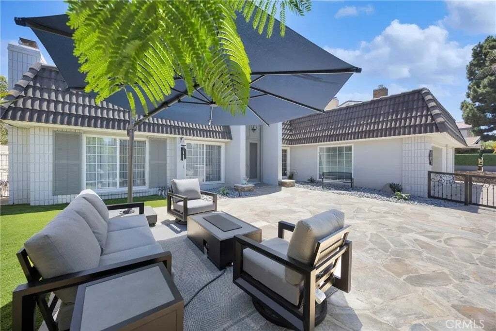 House in Signal Hill, California, United States 5 - 18589125
