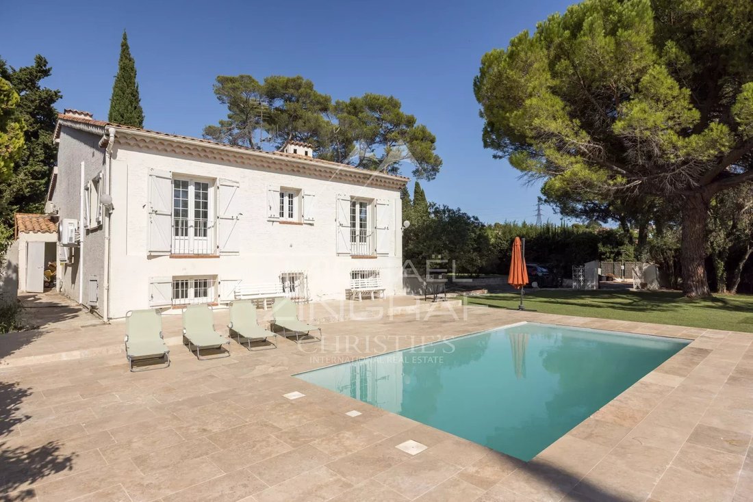 Villa in Mougins, Provence-Alpes-Côte d'Azur, France 2 - 18950121