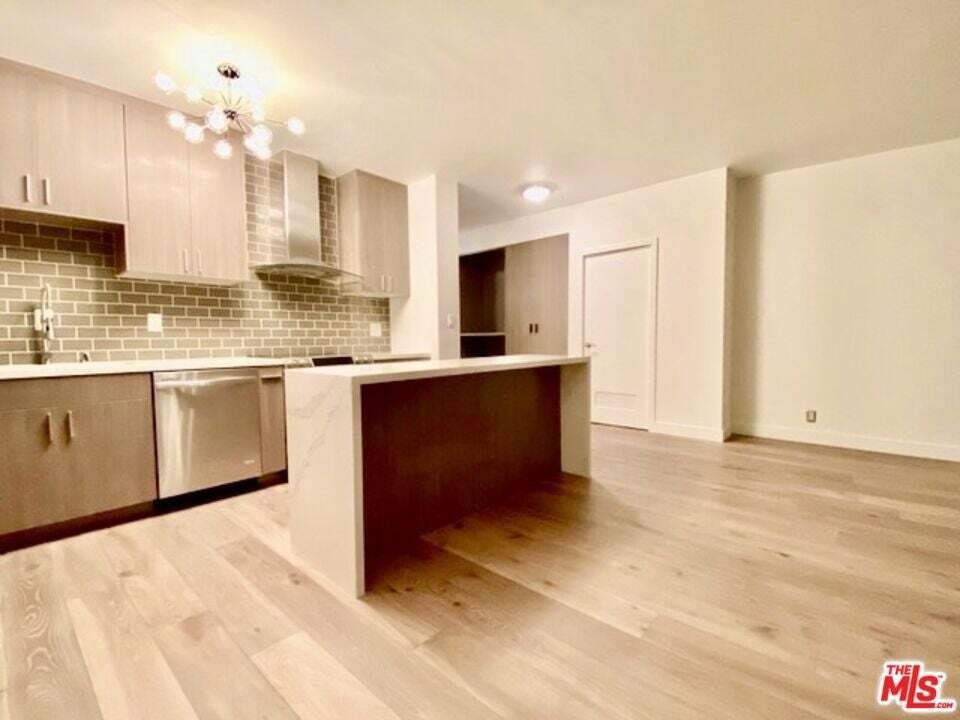Condo in Los Angeles, California, United States 3 - 18952223