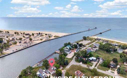 House in Fruitport Charter Township, Michigan, United States 1