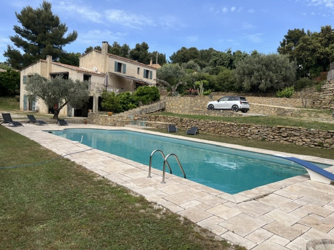 Estate in La Cadiere-d'Azur, Provence-Alpes-Côte d'Azur, France 1 - 18466072
