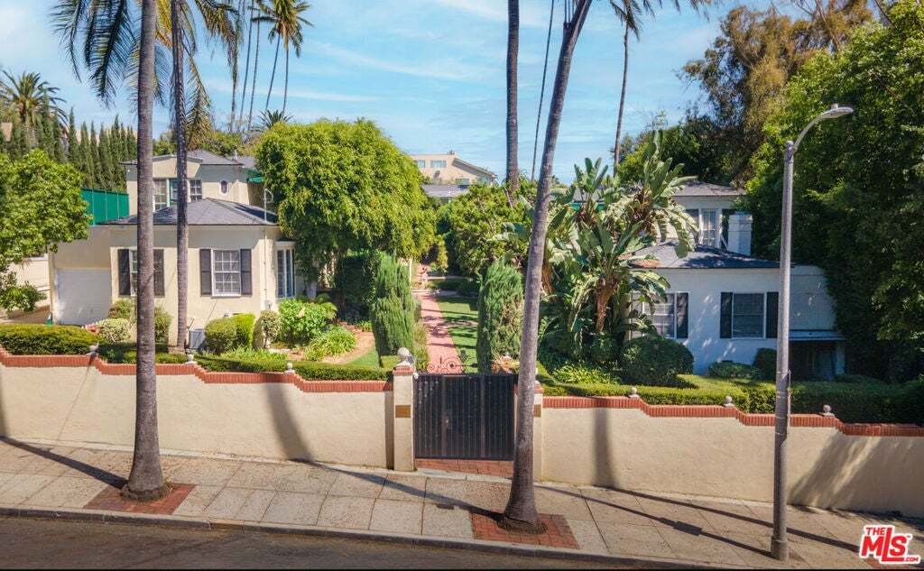 Los Angeles, California, United States 2 - 18952189