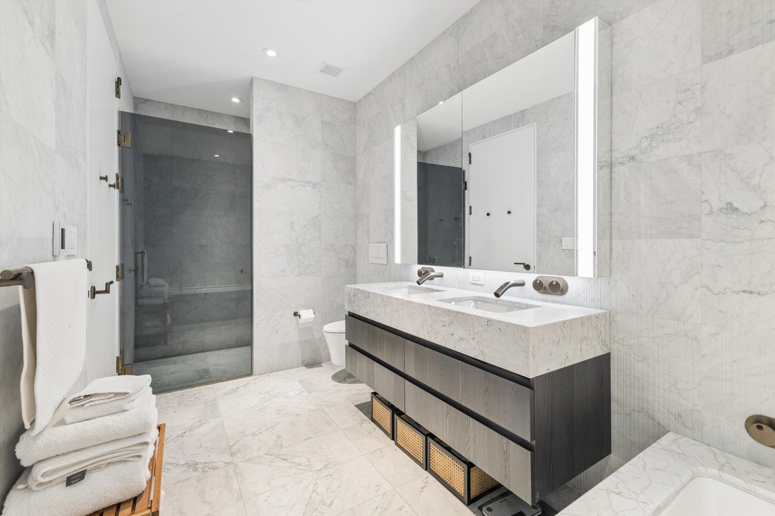 Condo in New York, New York, United States 4 - 18953874