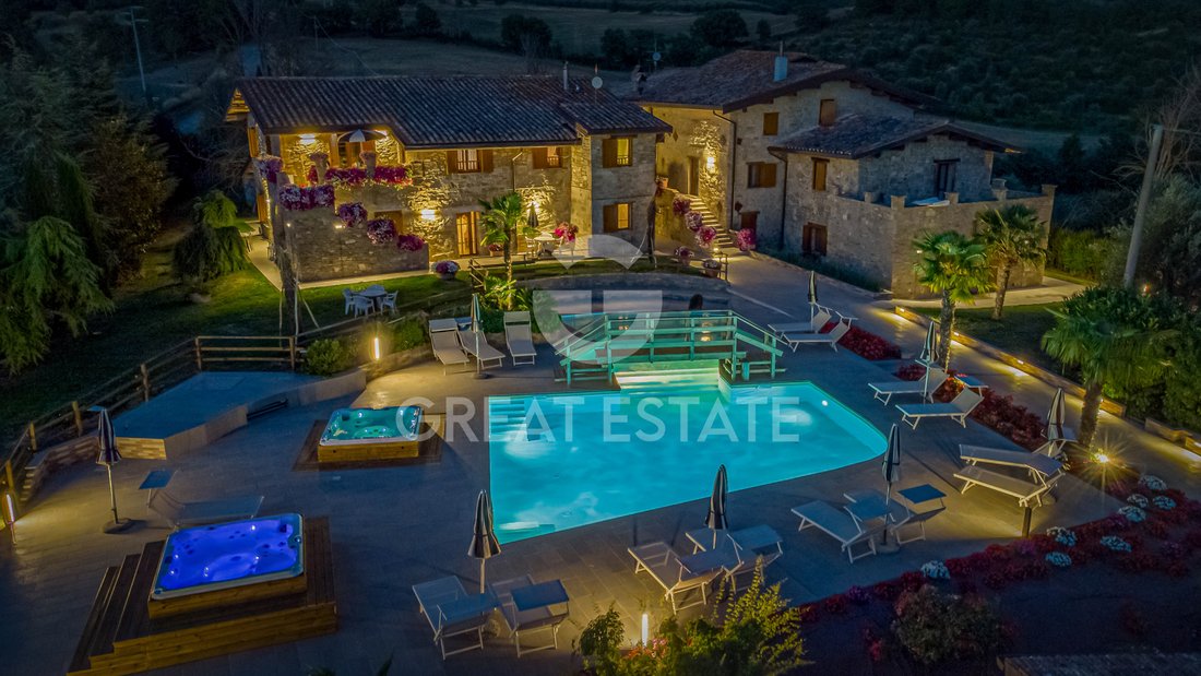 Estate in Gubbio, Umbria, Italy 4 - 18953656