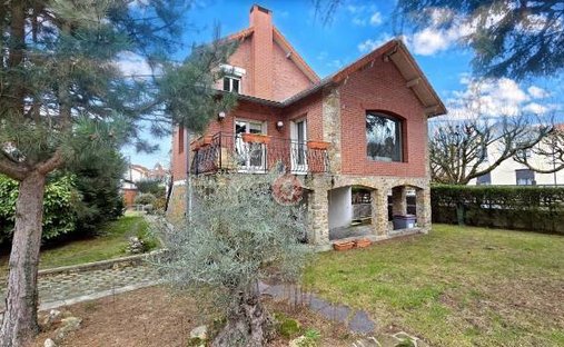 House in Thiers, Le Raincy, France 1