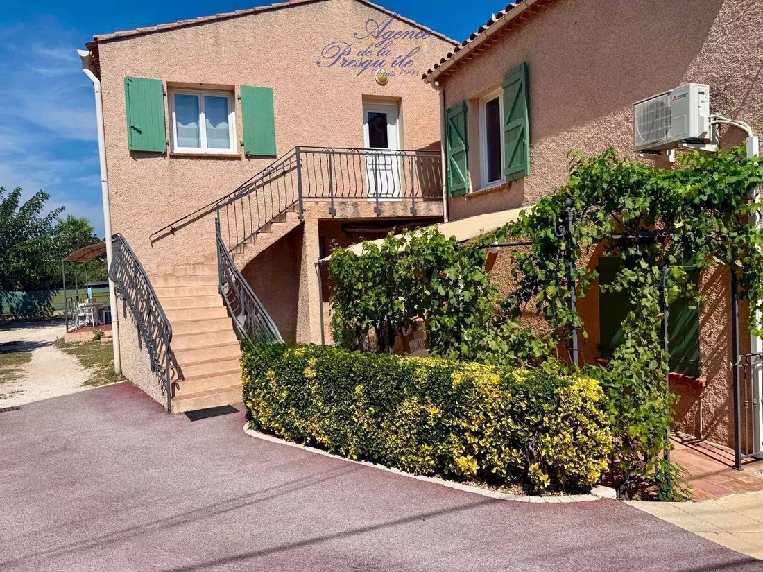 House in Hyeres, Provence-Alpes-Côte d'Azur, France 3 - 18944101