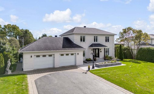 House in Saint-Ferréol-les-Neiges, Quebec, Canada 1