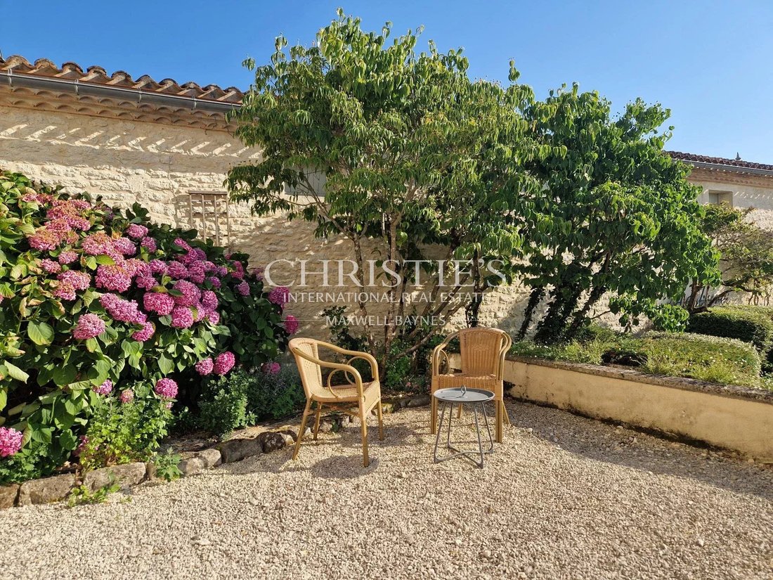 Farm Ranch in Sainte-Foy-la-Grande, Nouvelle-Aquitaine, France 5 - 17444532