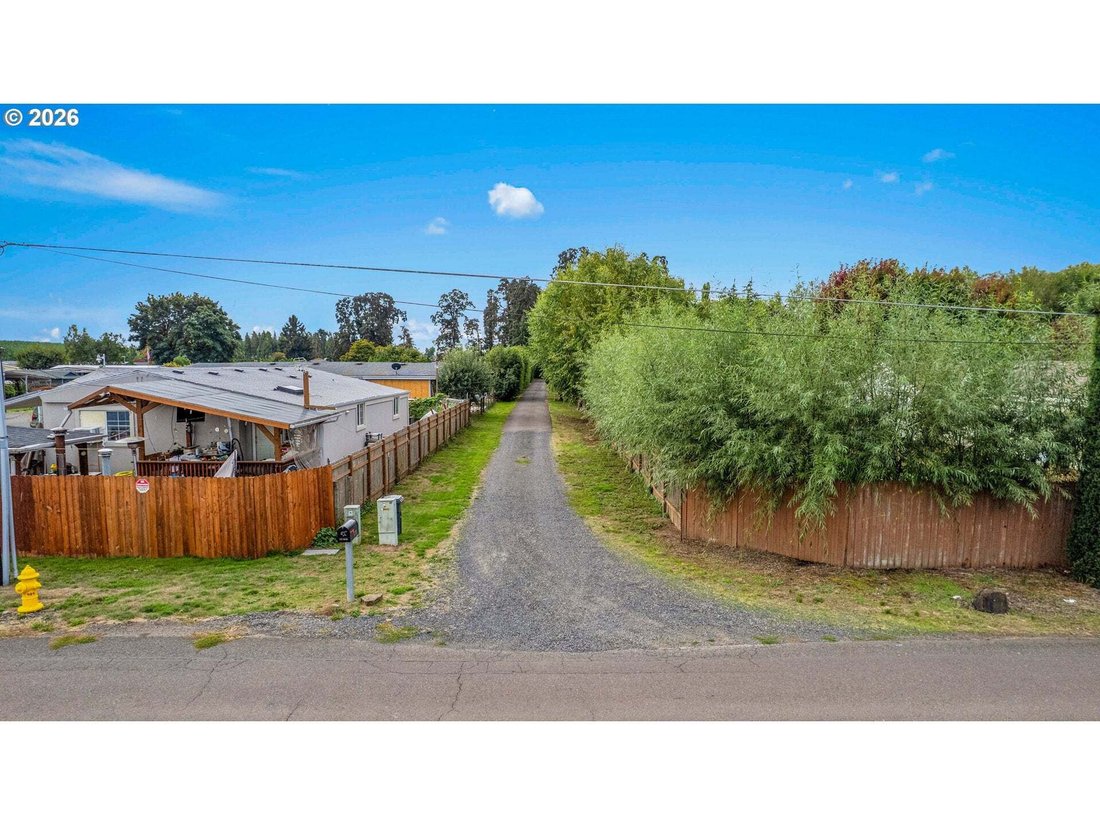 Woodburn, Oregon, United States 3 - 18950656