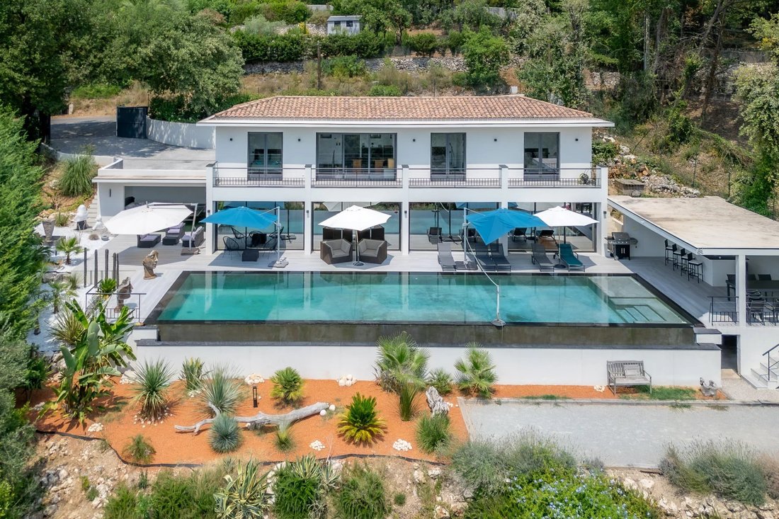 Villa in Tourrettes-sur-Loup, Provence-Alpes-Côte d'Azur, France 1 - 18949921