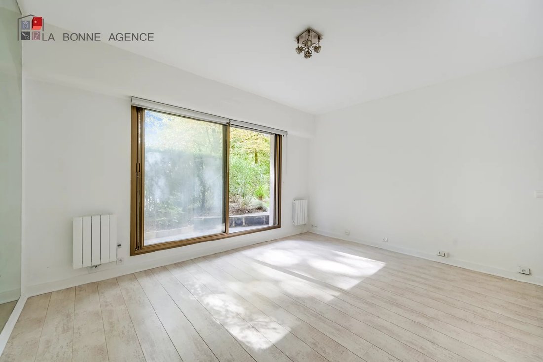 Apartment in Villiers-Cerdan, Levallois-Perret, France 5 - 18949833