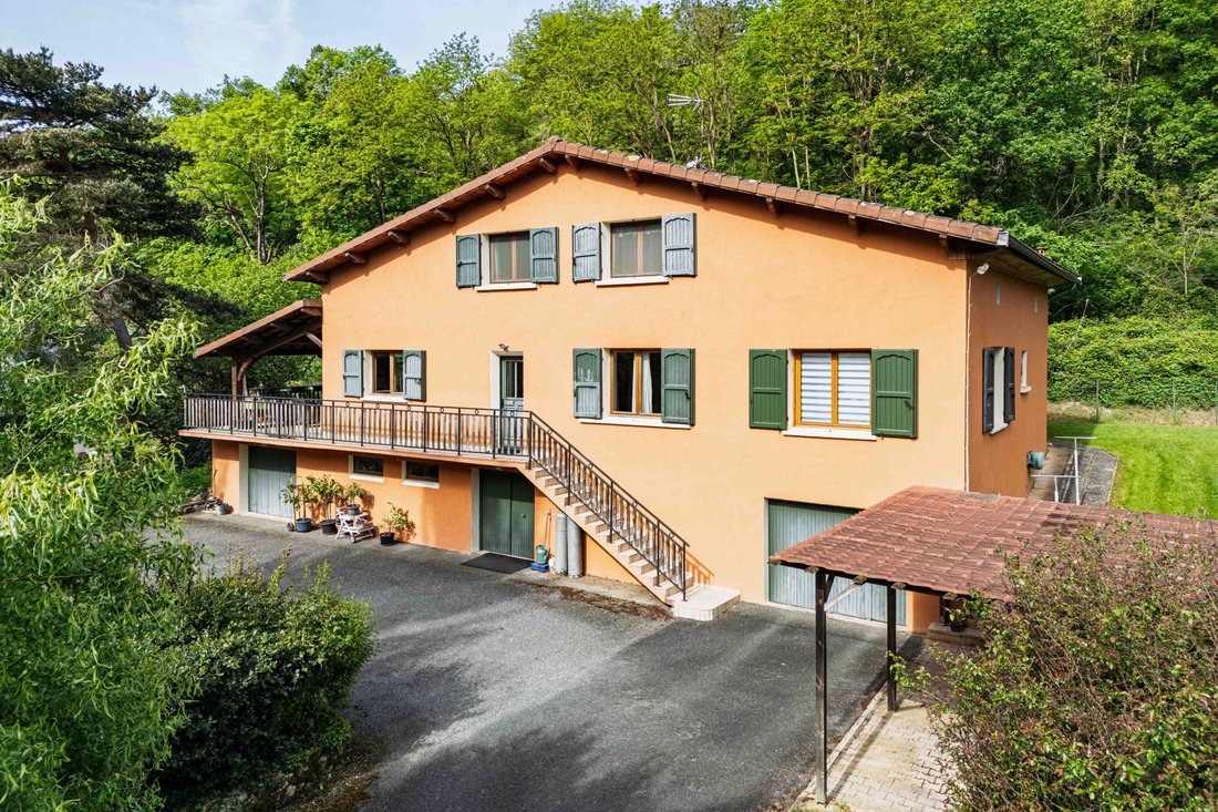 House in Grézieu-la-Varenne, Auvergne-Rhône-Alpes, France 1 - 18950042