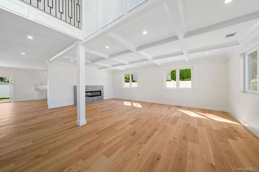 House in Levittown, New York, United States 4 - 18952381