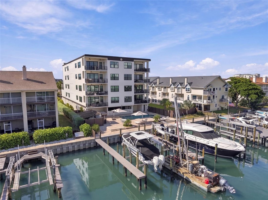 Condo in St. Petersburg, Florida, United States 2 - 18952296