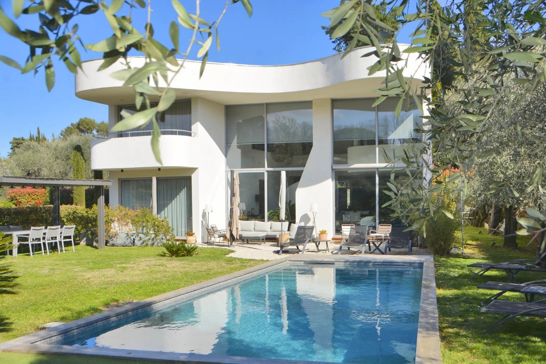 Villa in Valbonne, Provence-Alpes-Côte d'Azur, France 1 - 17419809