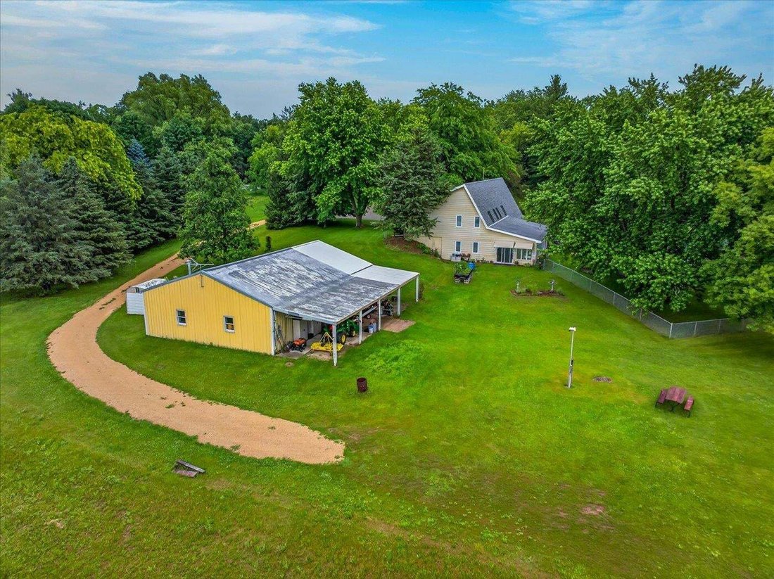 House in Brooklyn, Wisconsin, United States 4 - 18952595