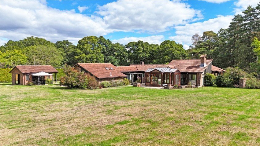 Bungalow in New Forest, Lyndhurst, England 2 - 18948734