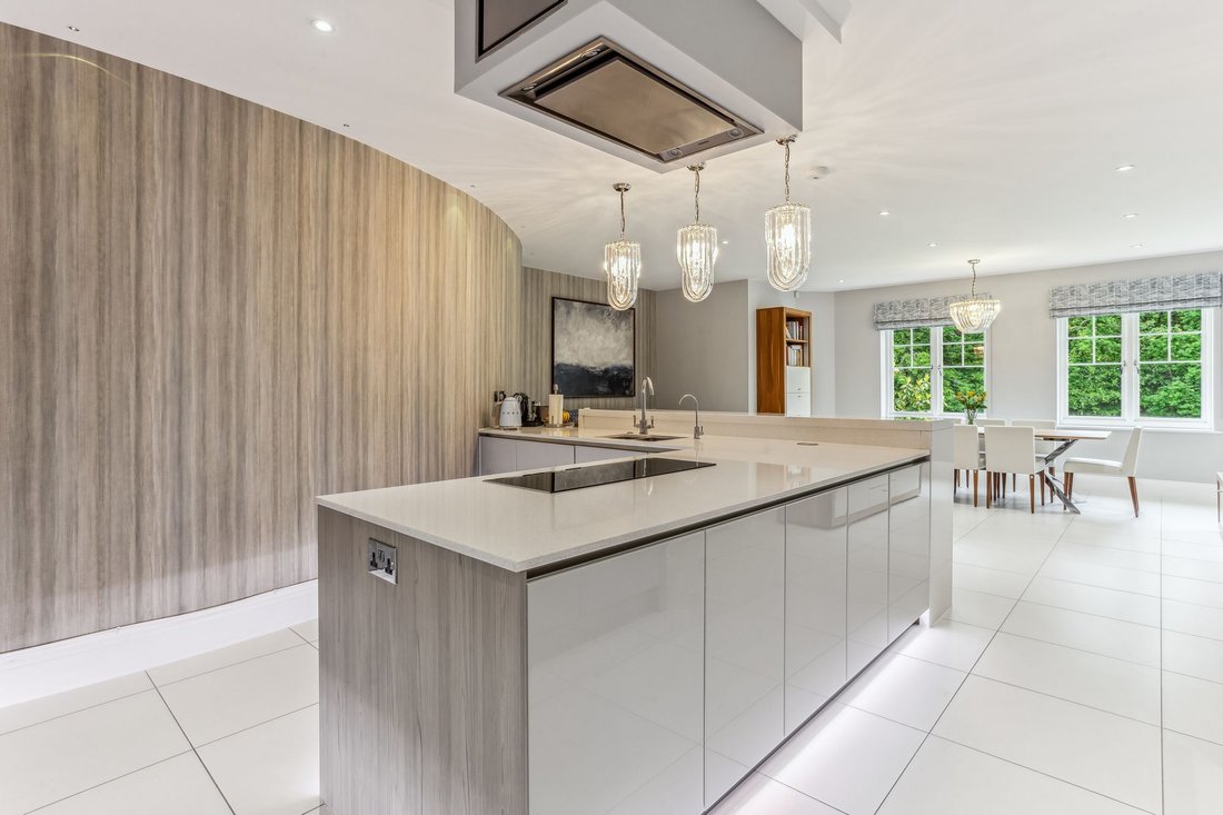 Apartment in Sunningdale, England 3 - 18952154