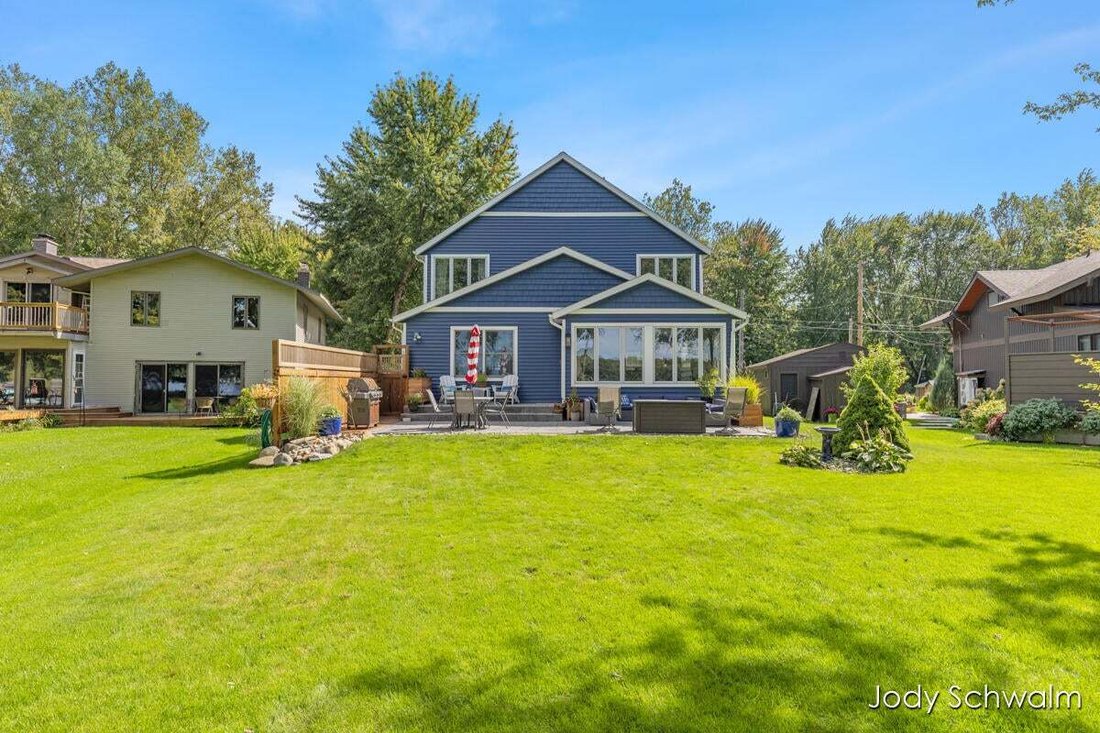 House in Comstock Park, Michigan, United States 1 - 18952958