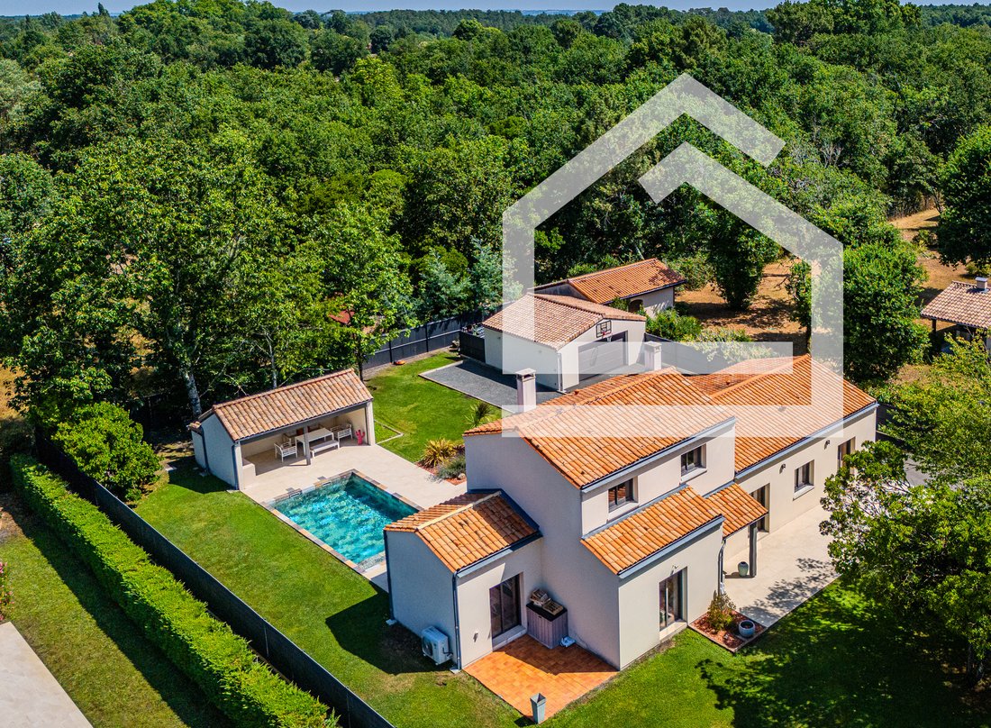 House in Le Pian-Médoc, Nouvelle-Aquitaine, France 1 - 18285005