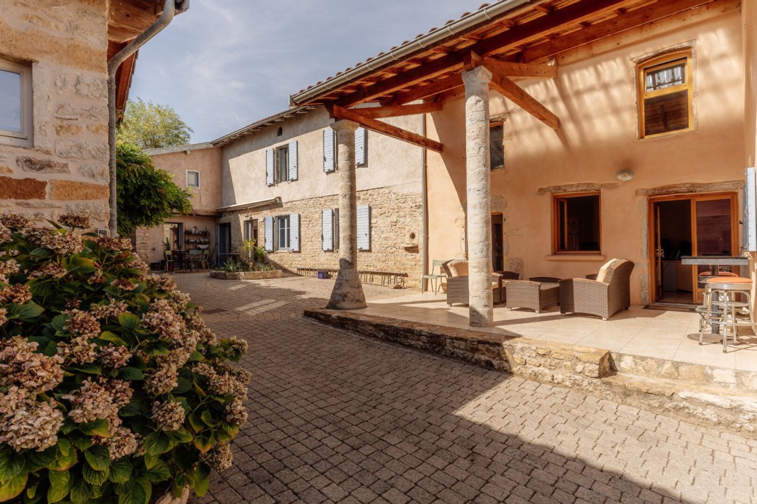 House in Saint-Germain-au-Mont-d'Or, Auvergne-Rhône-Alpes, France 1 - 18954460