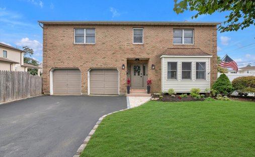 House in Merrick, New York, United States 1