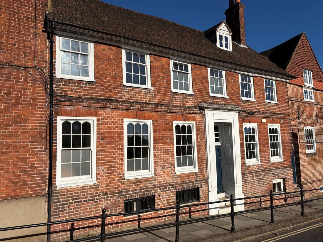 House in Guildford, England 1 - 18952253