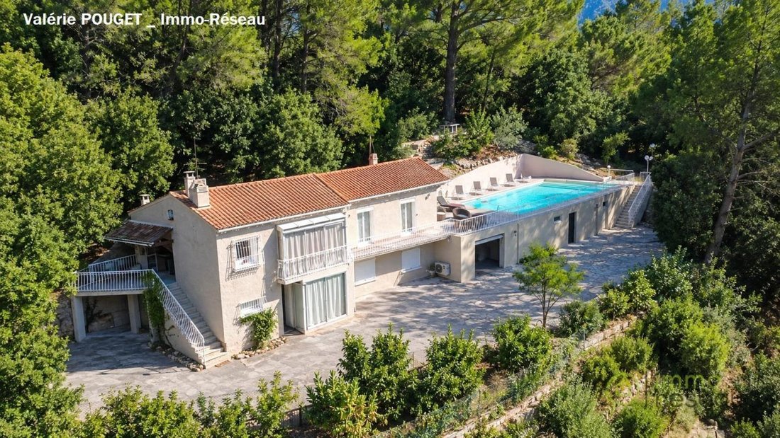 House in Le Revest-les-Eaux, Provence-Alpes-Côte d'Azur, France 1 - 18954512