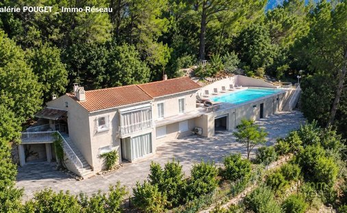 House in Le Revest-les-Eaux, Provence-Alpes-Côte d'Azur, France 1