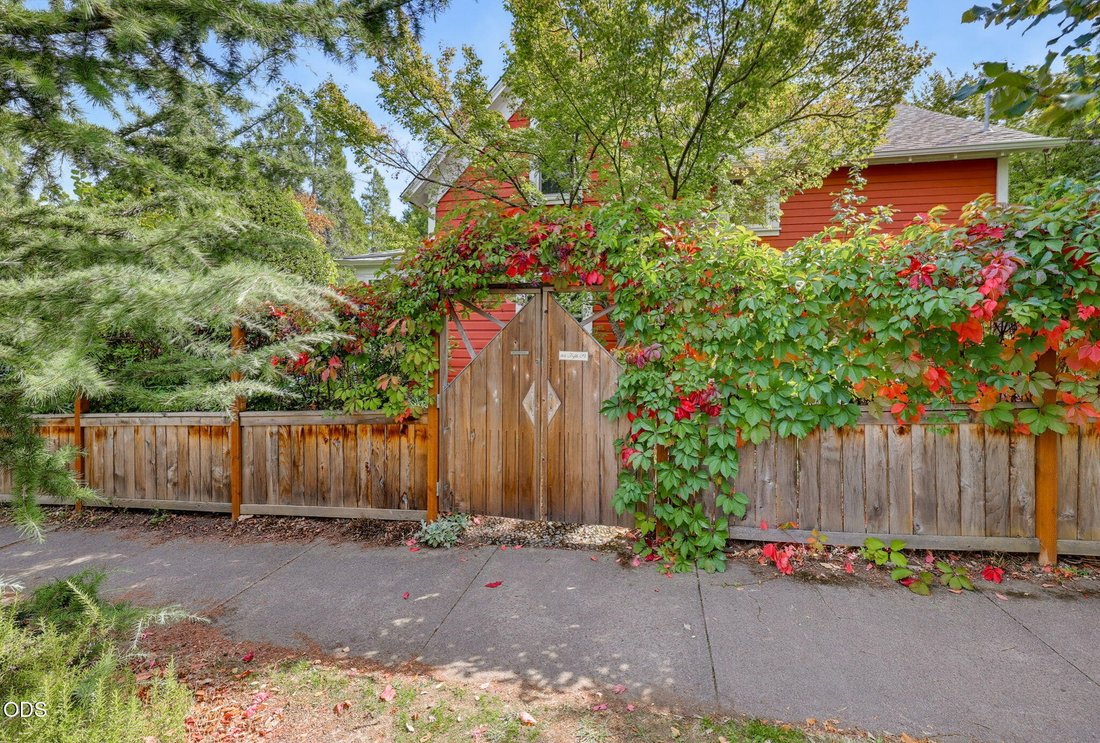 House in Ashland, Oregon, United States 3 - 18952076