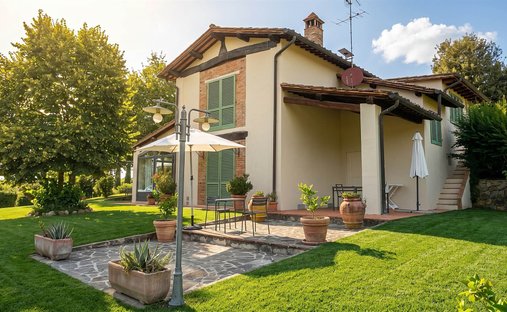 Villa in Terranuova Bracciolini, Tuscany, Italy 1