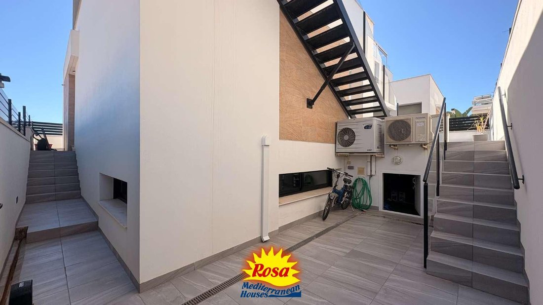 Villa in Torrevieja, Valencian Community, Spain 4 - 18952696