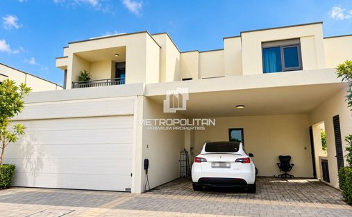 Villa in Hadaeq Sheikh Mohammed Bin Rashid, Dubai, United Arab Emirates 1