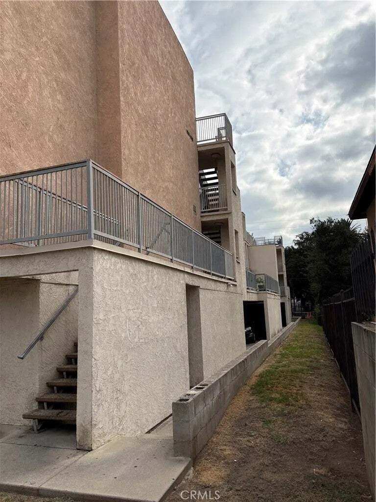 Altadena, California, United States 3 - 18953744