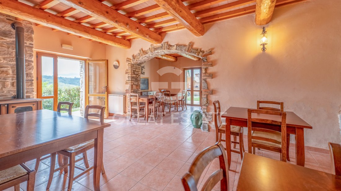 Estate in Gubbio, Umbria, Italy 2 - 18953656
