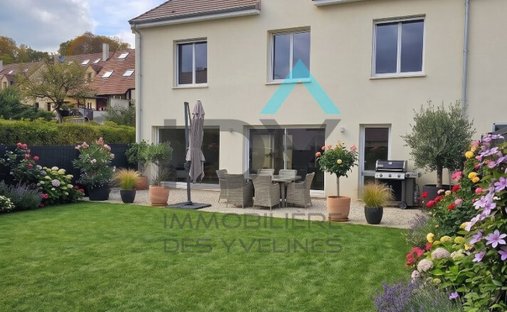 House in Sud, Le Mesnil-le-Roi, France 1