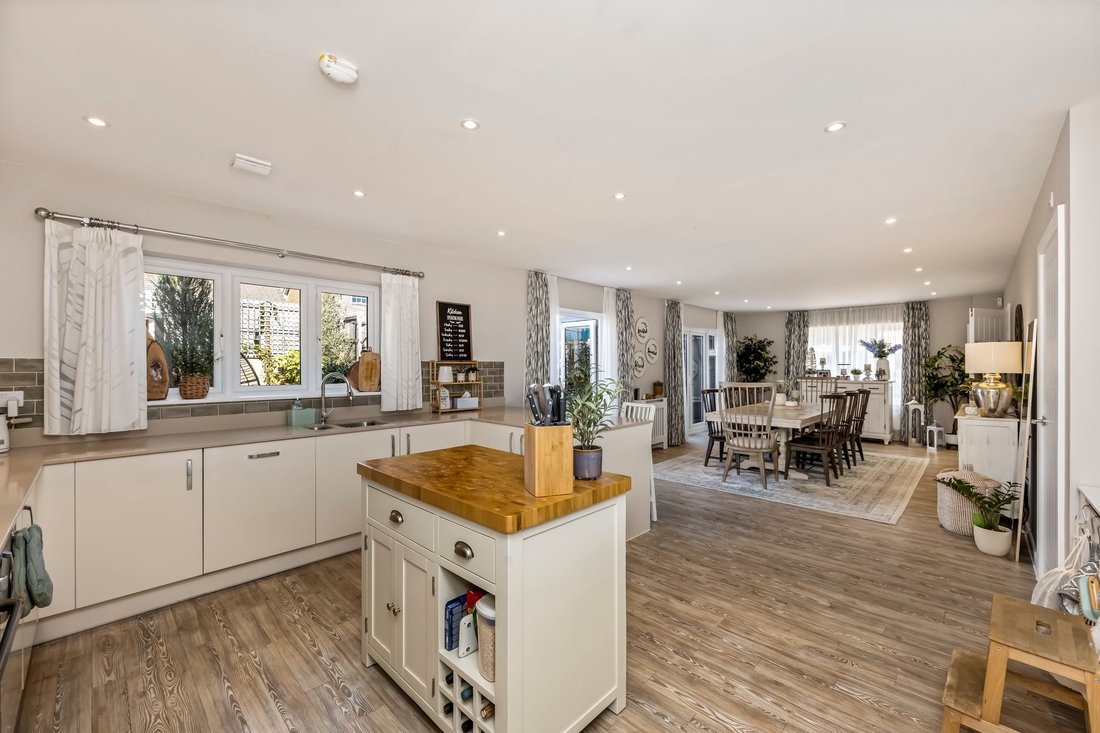 House in Okehurst, Billingshurst, England 3 - 18949825