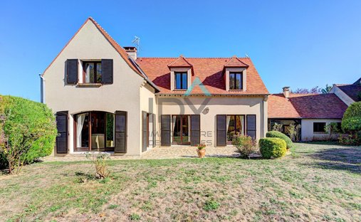 House in Forêt, Saint-Germain-en-Laye, France 1