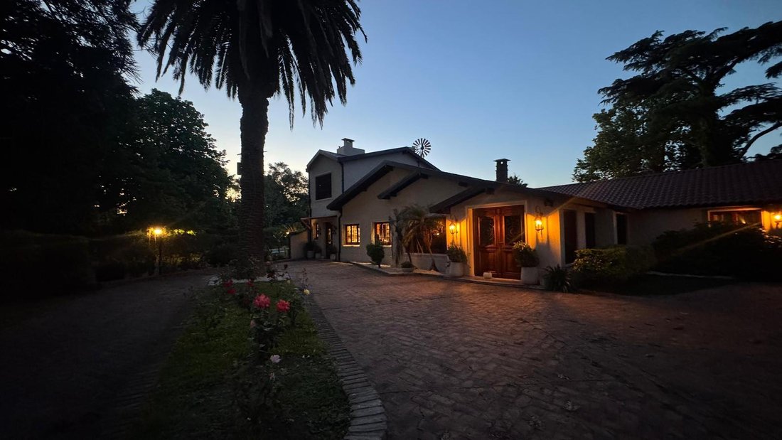 House in Ituzaingó, Buenos Aires Province, Argentina 4 - 18951033