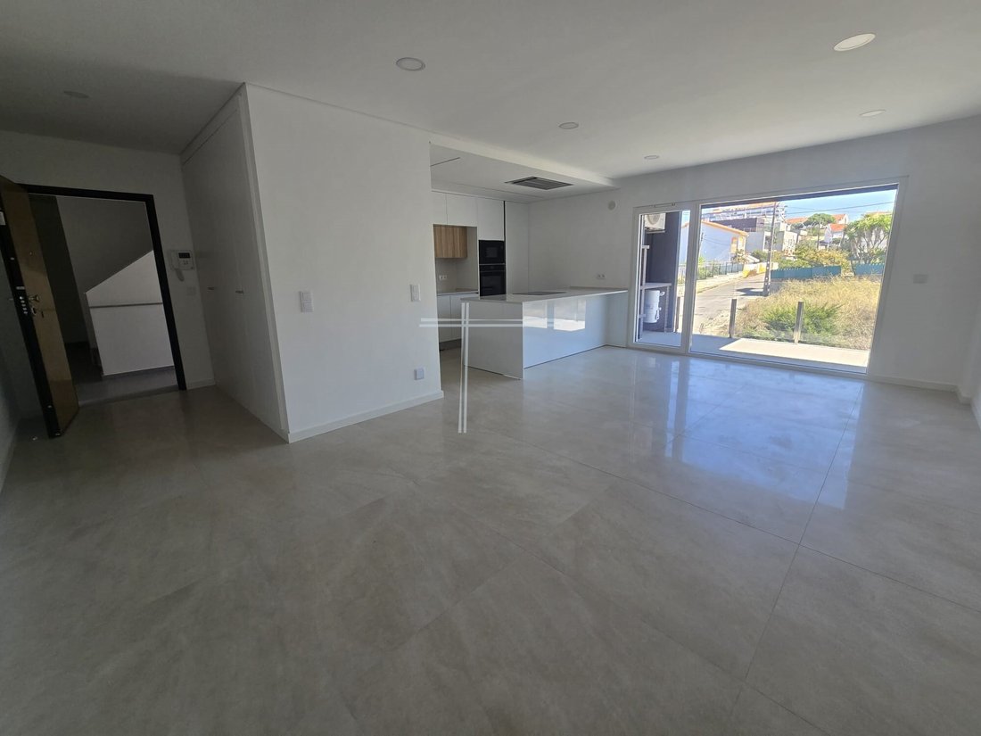 Apartment in Charneca de Caparica e Sobreda, Setubal, Portugal 1 - 17494858