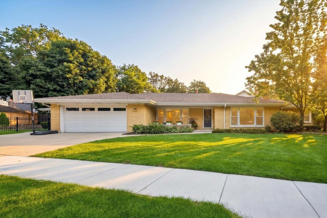House in Glen Ellyn, Illinois, United States 2 - 18953321